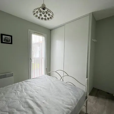 Apartment T2 Calme A Avec Parking Et Internet - Fr-1-495-103 *